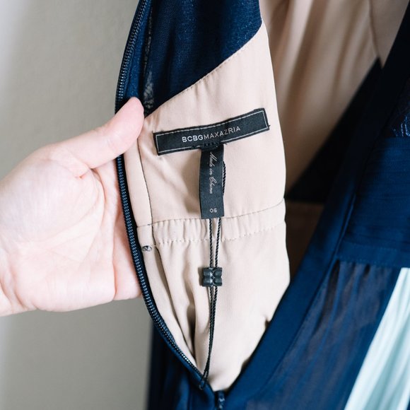 BCBG MAXAZRIA Maxi Pleated Evening Gown with Subtle Transparencies - Size 6 - Picture 12 of 13